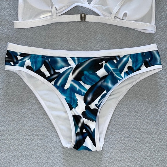 ๐โค๏ธ๐บ๐ธJuly 4th Sale! ๐บ๐ธ๐โค๏ธ Triangle Tropical Print Bikini Set - Picture 4 of 9